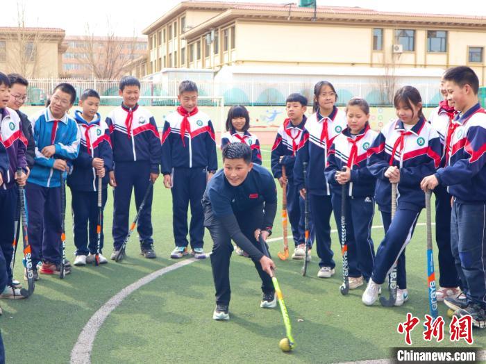 校园里欢乐多问鼎娱乐注册 内蒙古中小学阳光体育两小时实践探索(图2)