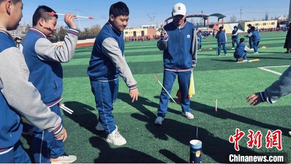 校园里欢乐多问鼎娱乐注册 内蒙古中小学阳光体育两小时实践探索(图3)